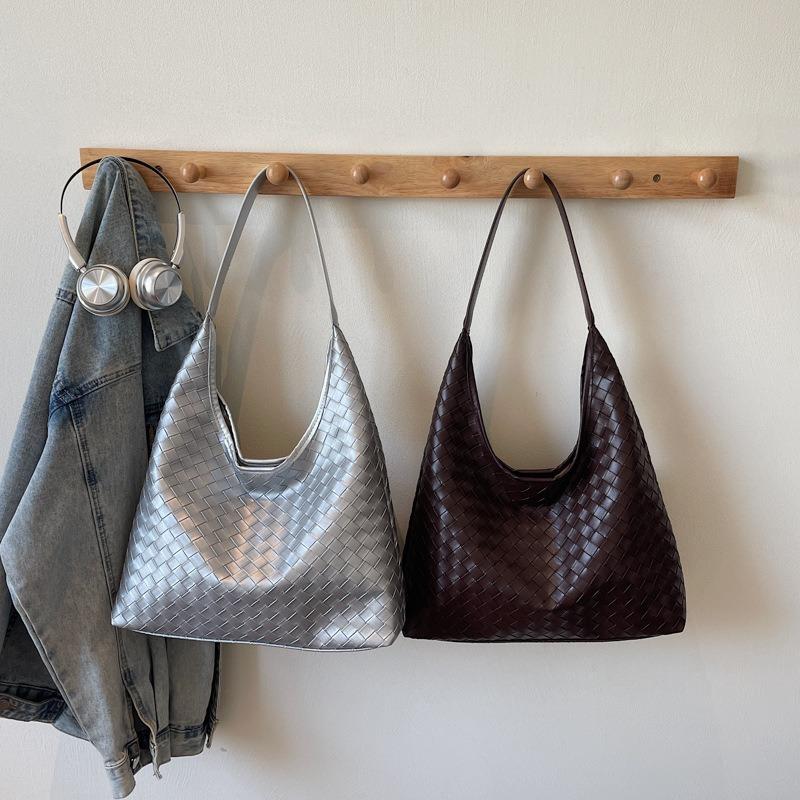 New fashion niche popular solid color woven tote bag versatile shoulder women's bag