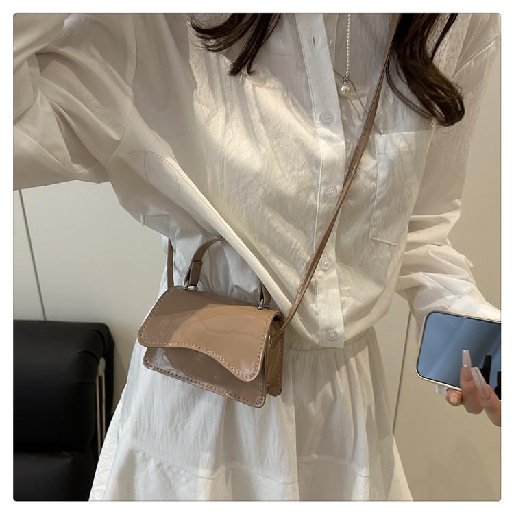 New Vintage Faux Leather Shoulder Bag for Women Solid Color Minimalist Niche Design Commute Handbag