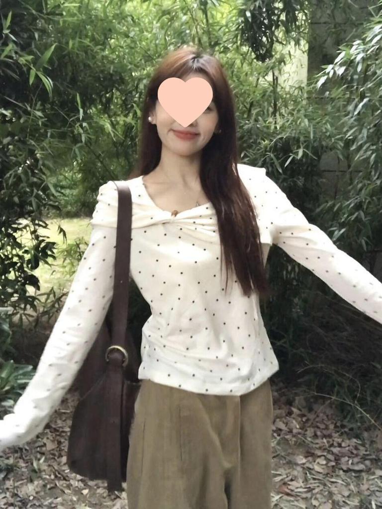 Love It! Korean Style Polka Dot Long Sleeve T-shirt - Super Hot Autumn/Winter Slimming Top for Women