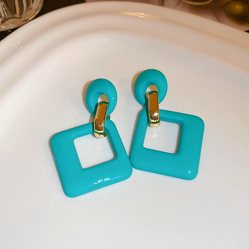 Retro Polka Dot Geometric Circle Earrings - Fashionable, High-End, European & American Style for Women
