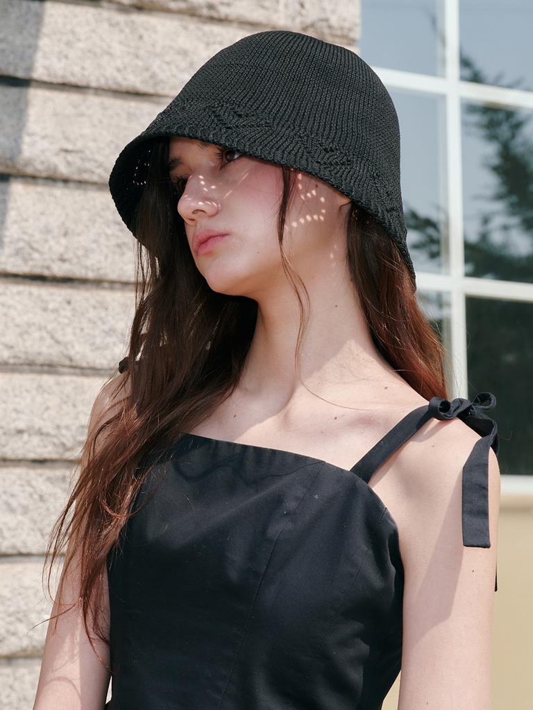 Olinkeompeulliteu Heart Hole Bucket Hat (Black)
