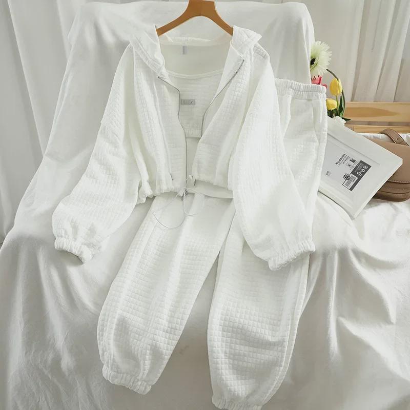 "Women's Large Sports-Style Three-Piece Tracksuit: Hooded Sweatshirt, Suspenders, and Cuffed Long Pants for Spring/Autumn"