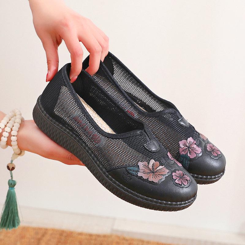 2025 Women's Spring/Summer Round Toe Mesh Shoes: Anti-Slip, Soft Sole, Breathable Comfort for Middle-Aged & Elderly