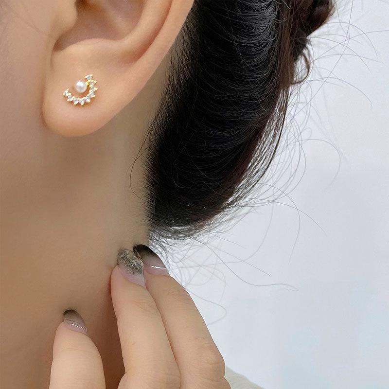 Moon Pearl ~ Earrings Inlaid with Diamond Moon Pearl Earrings C-shaped Diamond Pearl Earrings for Women