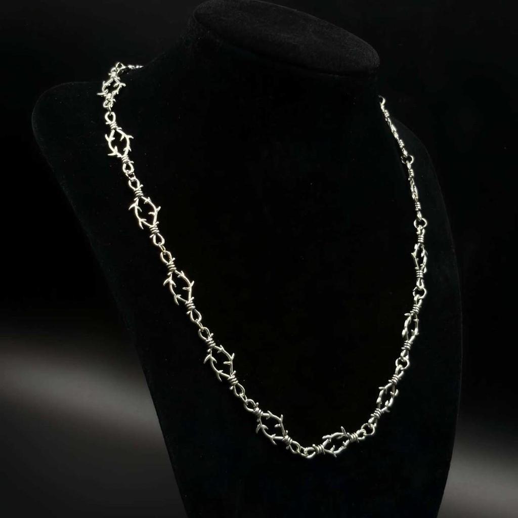 Collana con Catena per Clavicola Spine e Punte Punk Gotico - Stile Hip-Hop Europeo e Americano