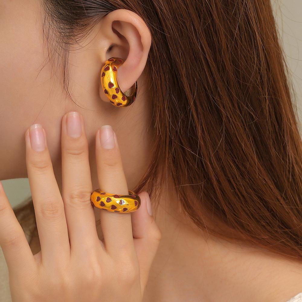 New Geometric Hollow C-Shaped Hollow Ear Clips Titanium Steel Plated 18K Gold Dripping Oil Smooth Design Earrings Versatile Jewelry Women
