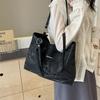 Stylish Casual Unique Big Capacity Tote Bag For Women 2024 New Trendy Street Style Commuter Handbag