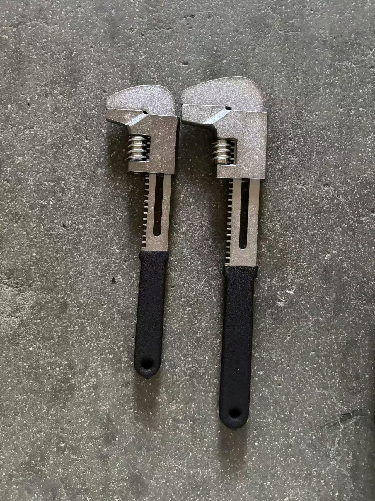 Adjustable Large-Aperture Right-Angle Pipe Wrench for Water Pipe Nuts F Wrench - 10 inch