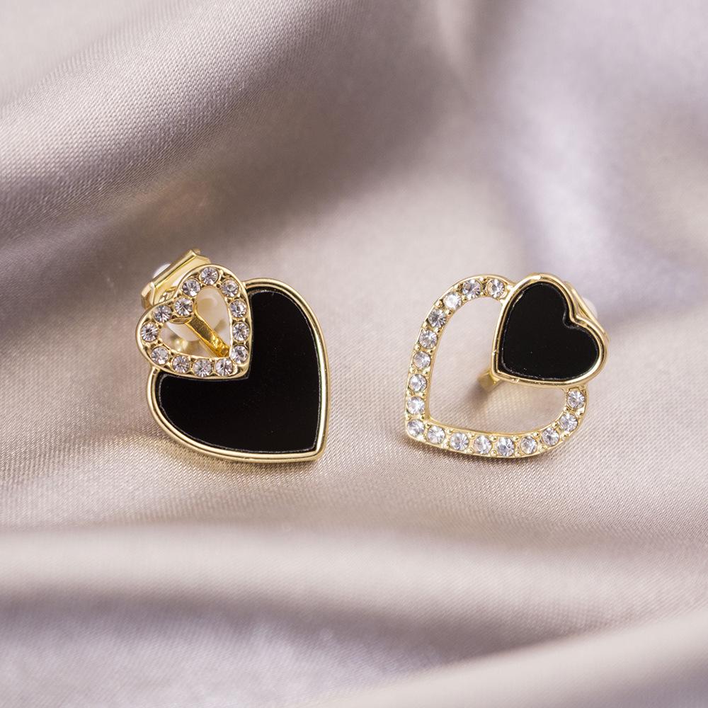 Brincos de pressão triangulares elegantes para orelhas não furadas - Versáteis e com um toque de luxo leve para o uso diário.