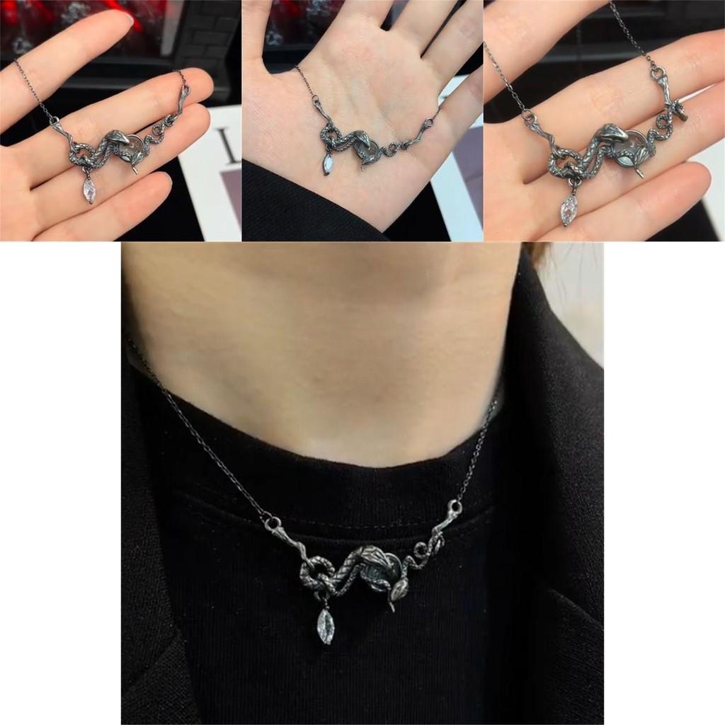 Stylish Retro Dual Snake Jewelry Necklace Unique Alloy Design With Rhinestone Embellishments
