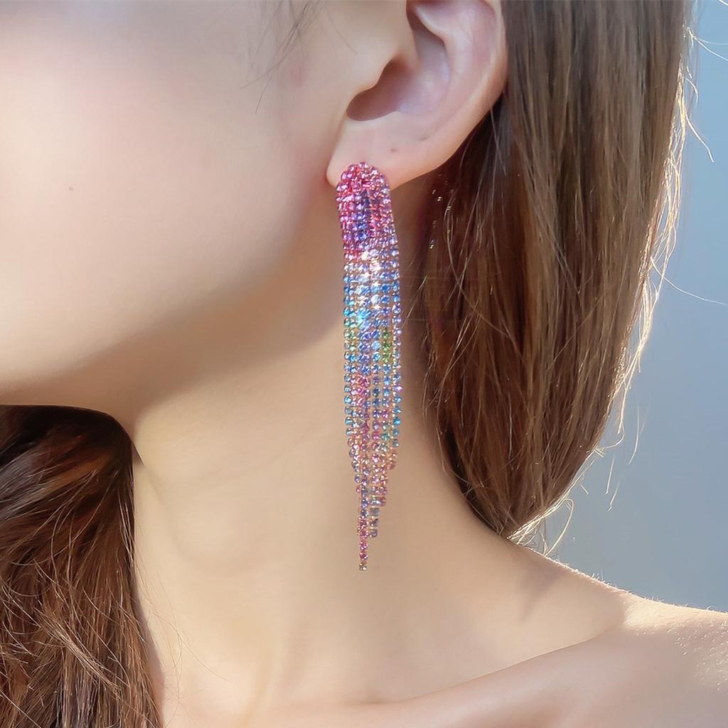 Prabangūs, itin blykstės, ilgi kutais puošti krištolo auskarai, madingi, temperamentingi, universalūs auskarai, šventiniai auskarai, moteriški auskarai (1 pora)