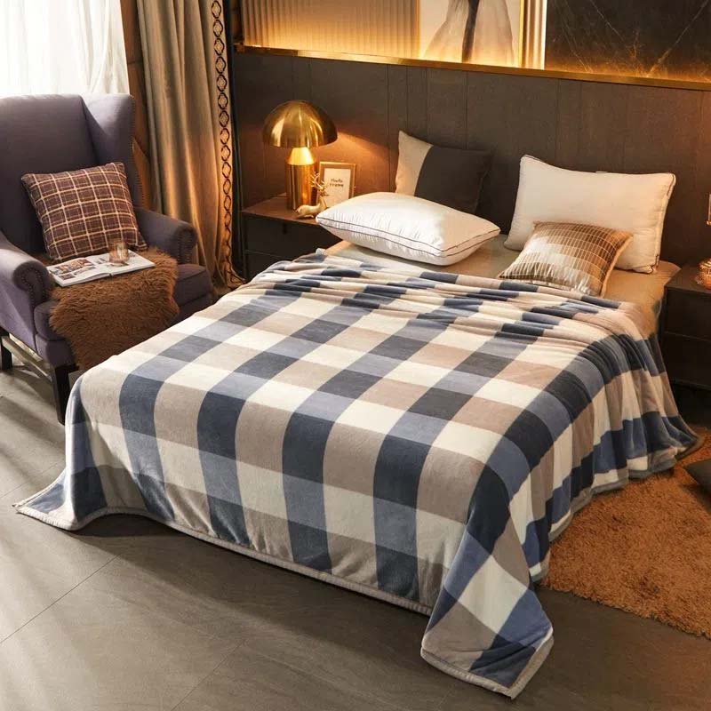 

Мягкое однотонное теплое одеяло, фланелевое двустороннее плюс бархатное пушистое тонкое одеяло, одноместное и двойное, простое постельное белье в повседневном стиле 150*200cm(0.7kg)