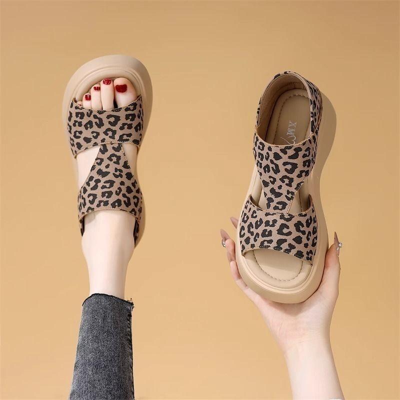 

Ретро платформа римские сандалии для женской летней носки 2025 новые высококлассные легкие роскошные модные пляжные туфли с леопардовым принтом для двух способов носки 40 цветной печати леопарда