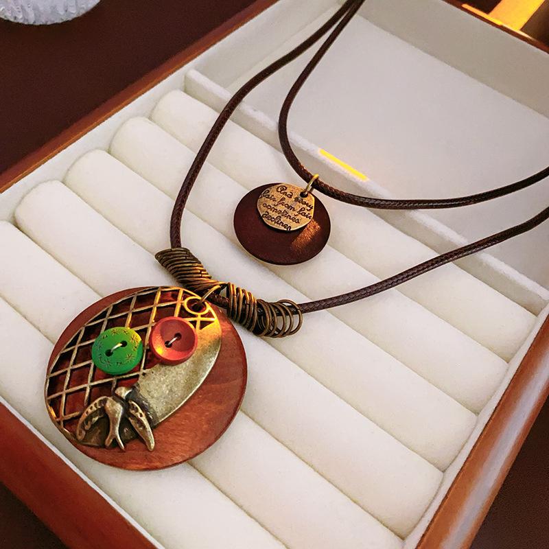 Etnický styl Retro dřevěný řetízek k svetru Bohémský sváteční styl Vícevrstvé oblečení Dlouhý náhrdelník Dámské doplňky Šperky