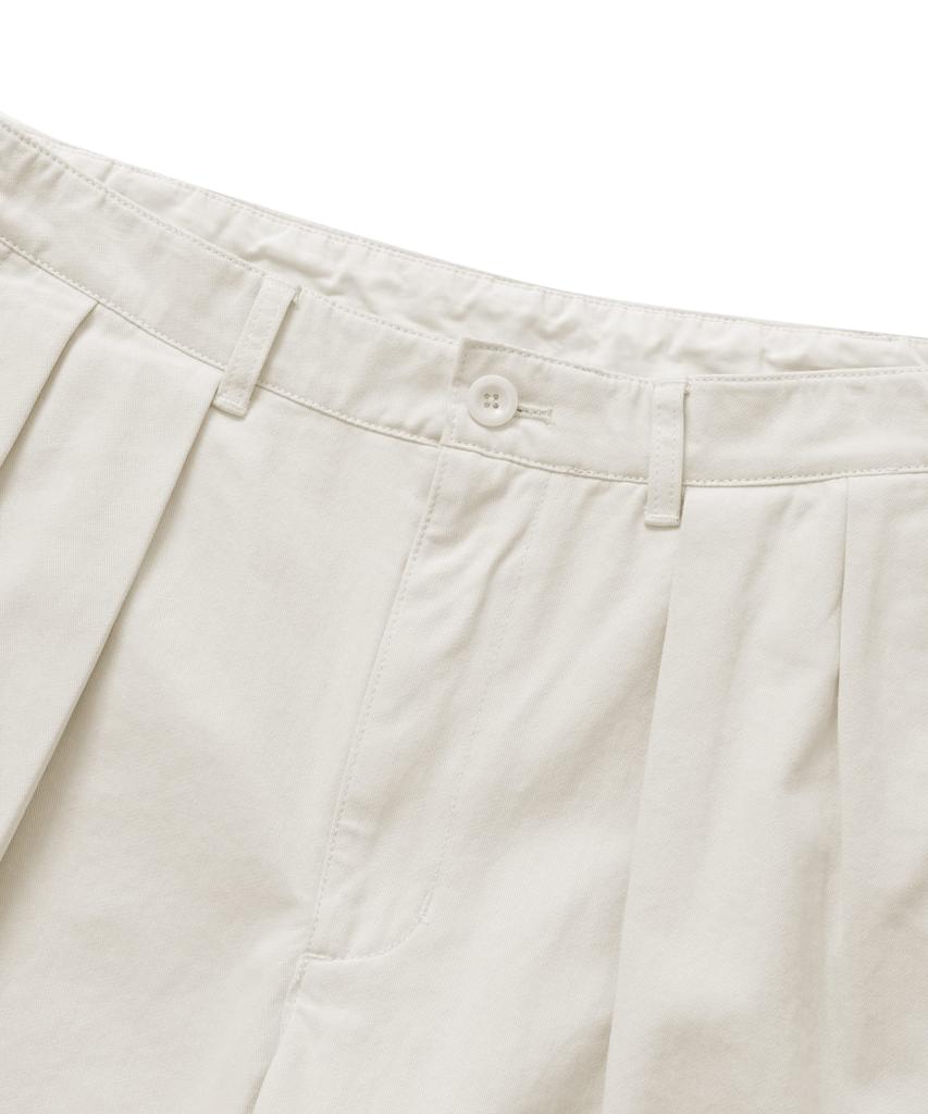 Yunibeosyeolobeolol Two Tuck Work Shorts Ivory