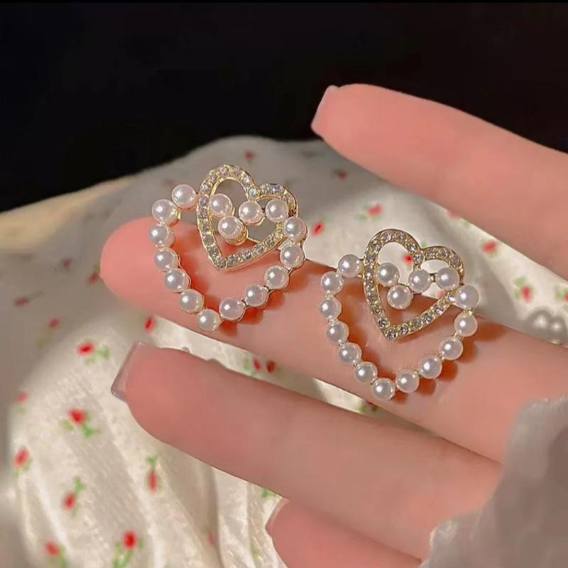 Korean Elegant Pearl Stud Earrings for Women: Versatile, High-Class Style Jewelry