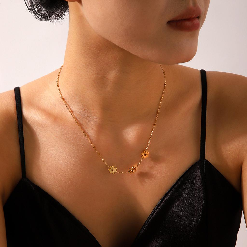 Kleine Gänseblümchen Sonnenblumen Anhänger Halskette Für Frauen Titanstahl Schlüsselbein Kette Anlaufbeständiger Schmuck
