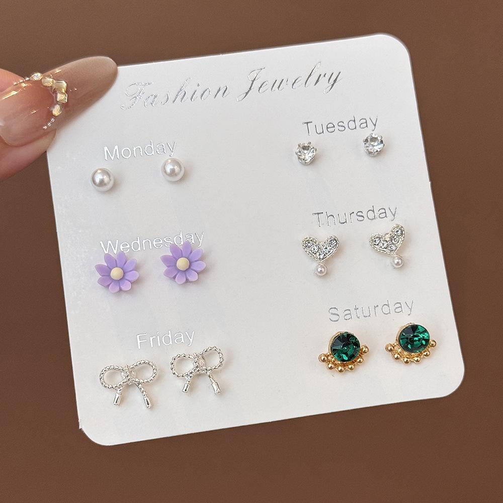 Korean Version of Niche One-week Stud Earrings Set Ins Cute and Small Alloy Electroplating Temperament Point Diamond Earrings