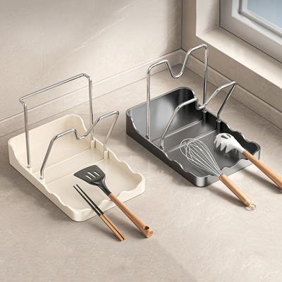 Nástěnný držák na pokličky hrnců Stojan na uložení pokliček pánví s odkapávací miskou Stojan na pokličky hrnců s odkladačem na lžíce při vaření Kuchyňský organizér na prkénko Hrnec