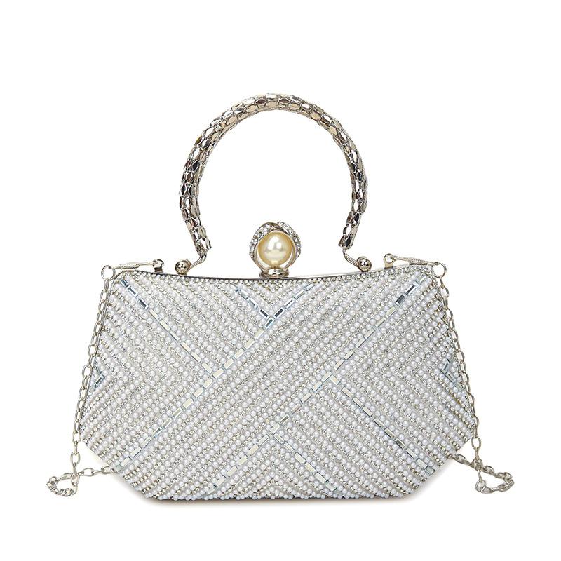 

Women s bag 2025 new European and American fashion rivet shoulder bag niche retro versatile portable messenger dinner bag