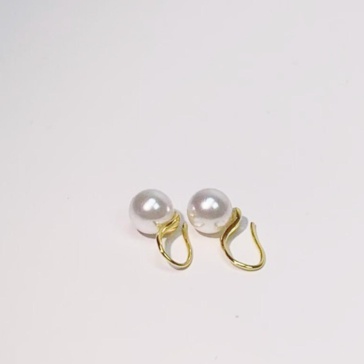 Women s French Retro Pearl Earrings - Summer High-End Ear Hooks & Studs for Square and Round Faces золотой