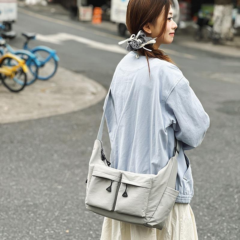 Temperament anti-splashing nylon cloth bag large capacity leisure commuting light dumpling bag sweet wind tooling shoulder bag