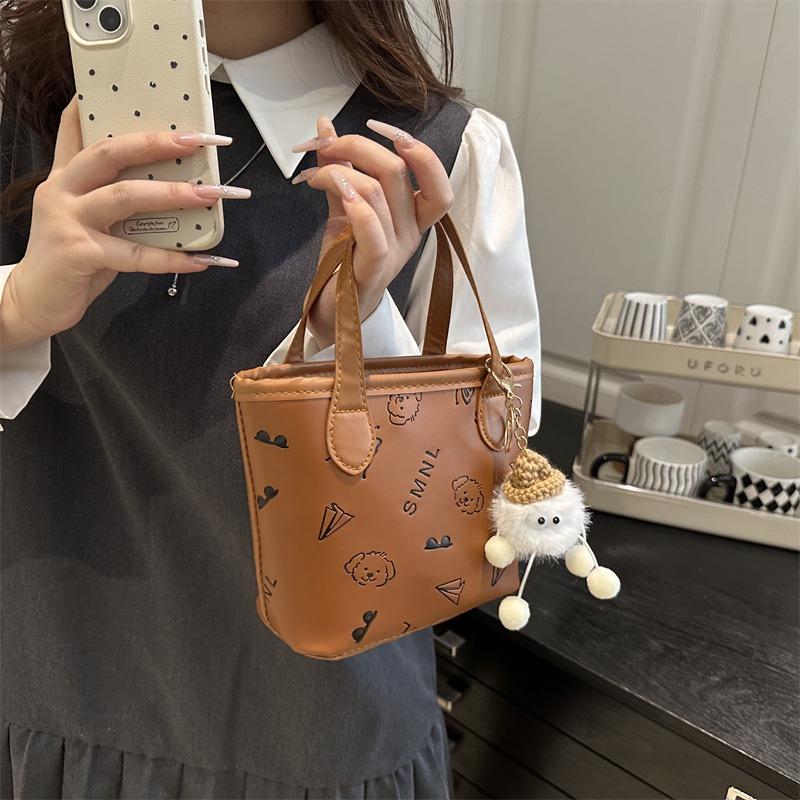 Summer New Light Luxury Aesthetic Niche Casual Fashion Texture Portable Shoulder Messenger Bag Bucket Bag