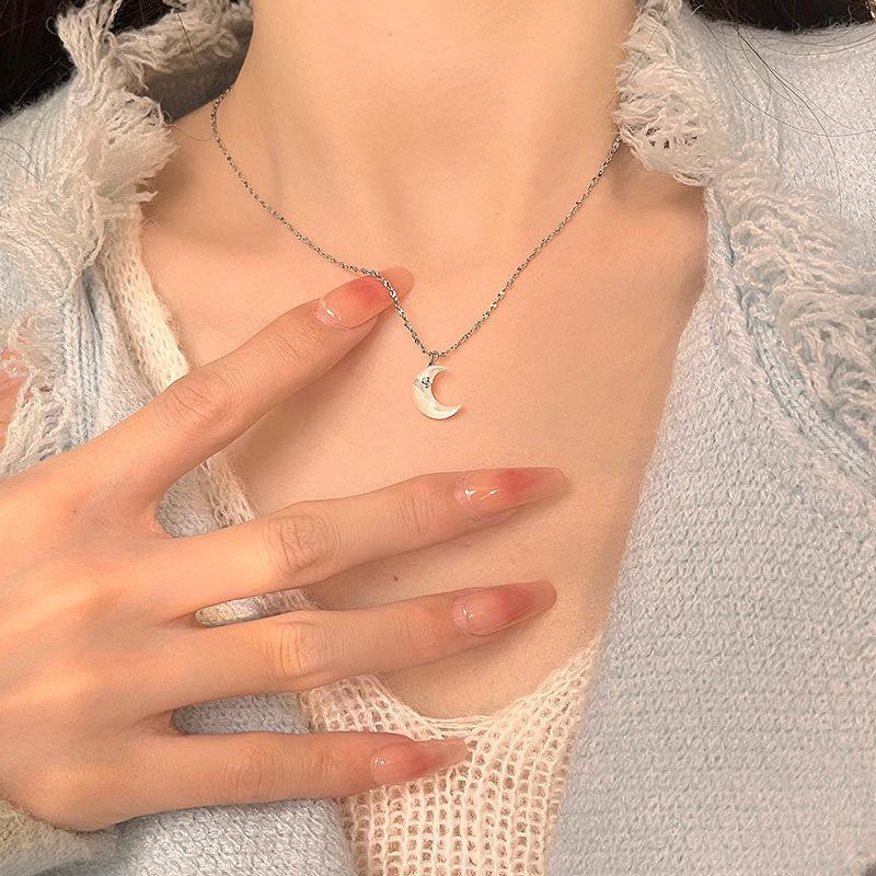 Colier alb cu cochilie de fluture și lună cu lanț de gât cu zircon încrustat cu diamante în formă de semilună Super Nemuritor Anul de vis