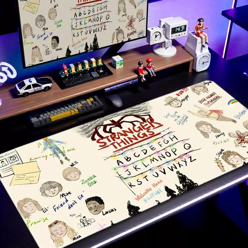 Stranger Things Kožená podložka pod myš Malá Velká Klip z filmu Podložka na stůl do koleje E-sport Protiskluzová podložka pod myš a klávesnici Personalizovaná Kreativní podložka na stůl