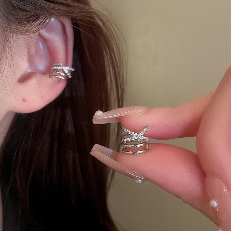 Liquid Metal Pleated Butterfly with Diamond Tassel Without Ear Piercing Ear Bone Clip Female Cold Wind Personalized Earrings Earrings