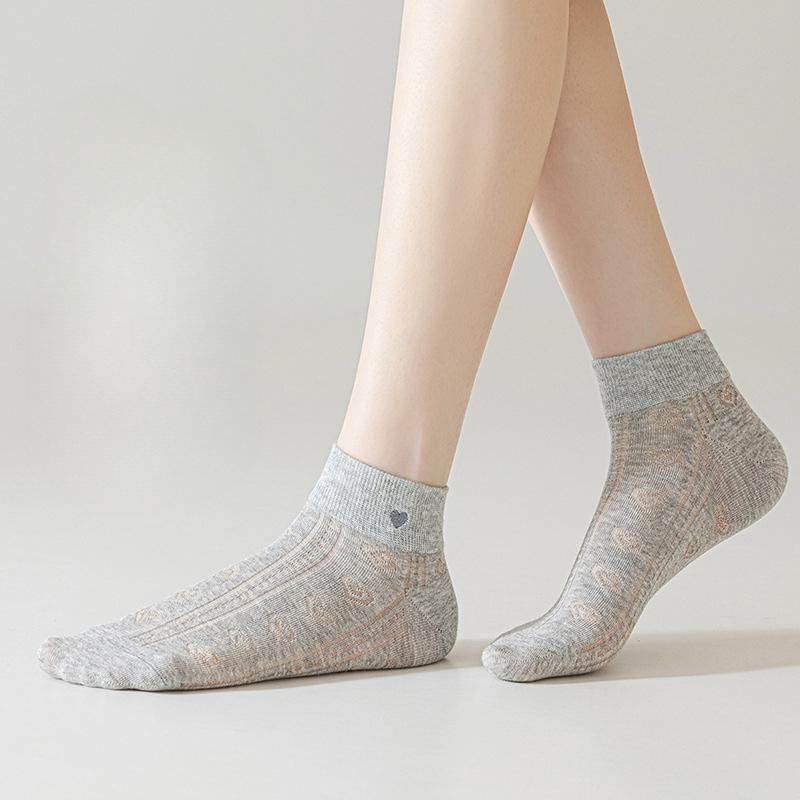 Women's Spring and Summer Thin Cotton Socks, Short Socks, Sweat-absorbing and Breathable Boneless Socks, Mesh Heart-shaped Embroidered Socks