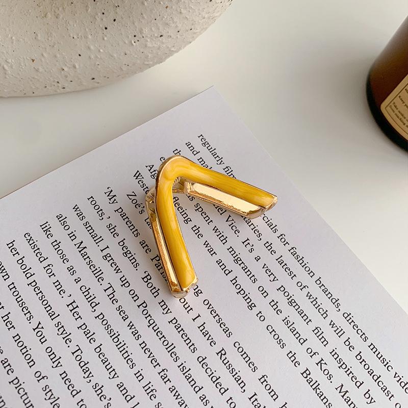 

V-Shaped High Ponytail Claw Clip - Versatile Korean Hairpin for Elegant Hairstyles
