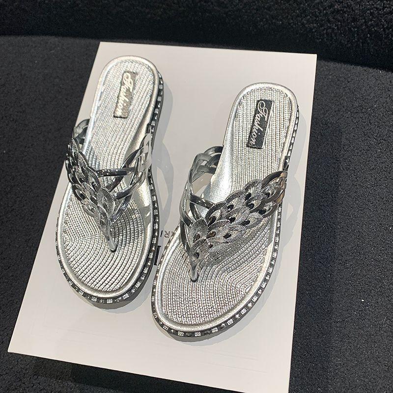 Beach Shoes Indoor Non-slip Soft Sole Toe Cool Slippers Fashionable Flip-flops Women's Outer Wear 2025 New Versatile Flat Bottom