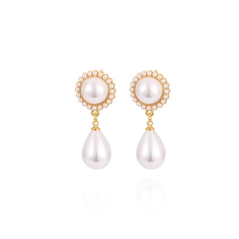Hepburn-Style Retro French Water Drop Pearl Earrings - Women's Elegant, Luxurious, and Unique Stud Ear Jewelry.