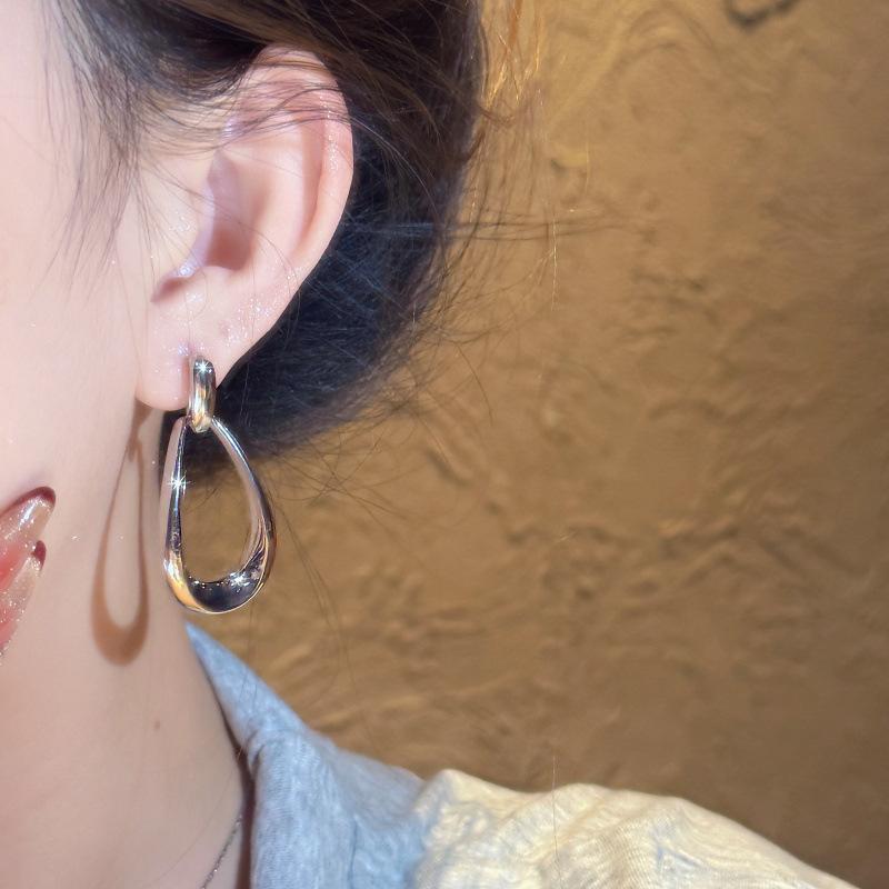 Simple retro Hong Kong style geometric water drop stud earrings fashionable personality atmosphere metal plain ring earrings elliptical ring earrings