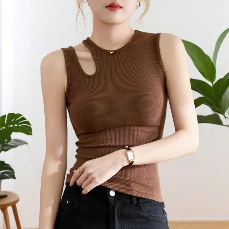 Женский элегантный коричневый топ в рубчик с вырезами без рукавов S коричневый