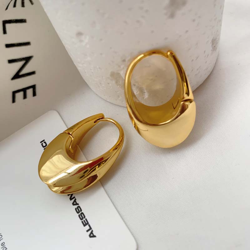 

Simple Smooth U-Shaped Hoop Earrings for Women Geometric Vase Shaped Ear Buckle Earrings Sporty Holiday Fashion Jewelry
