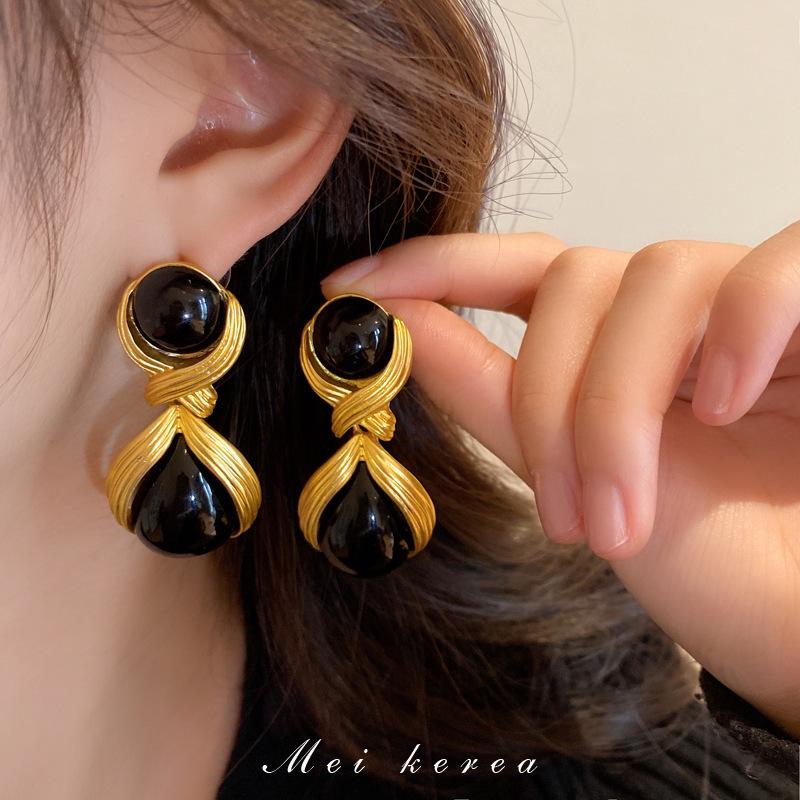 French retro black love pearl circle earrings medium antique temperament stud earrings women