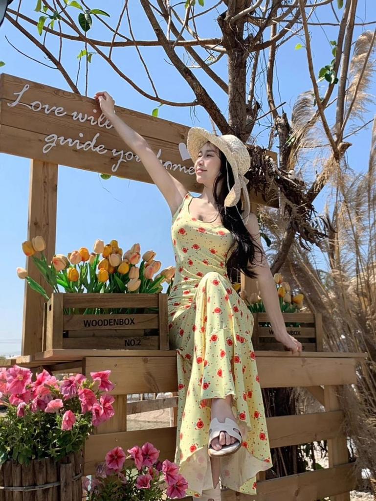 2025 French Seaside Floral Maxi Dress: Elegant Retro Slimming Summer Style with Spaghetti Straps