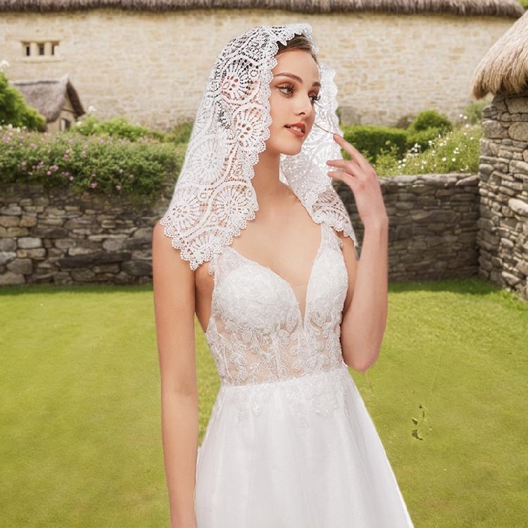 Openwork Bridal Veil Church Head Scarf Lace Chapel Mantilla Latin Mass Headpiece For Wedding Ceremony and Photography