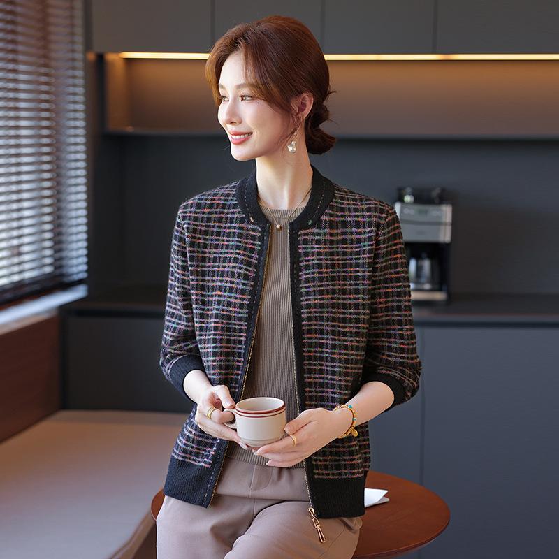 Mom's 2025 Fashion Zipper Knit Cardigan for Spring & Autumn – Loose Fit for Middle-aged & Elderly Women