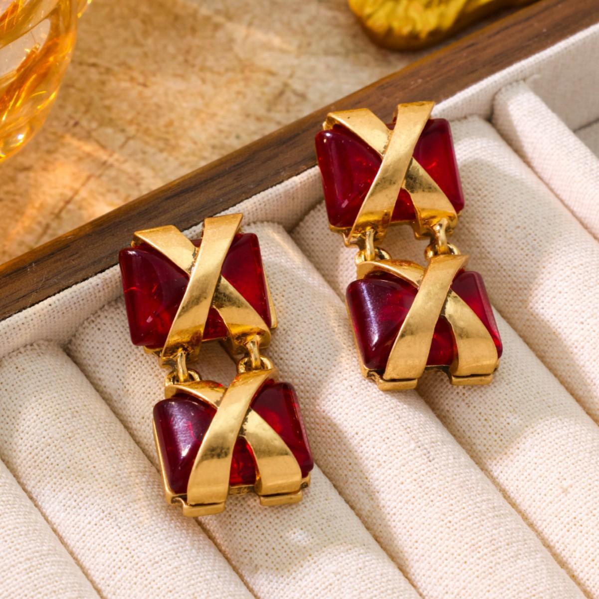 

Vintage Ruby Square High-end Earrings With A Sense Of Luxury Niche Wine Red Crystal