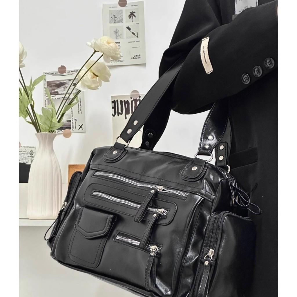 Punk Style Large Capacity Tote Bag With Zipper Closure For Daily Use