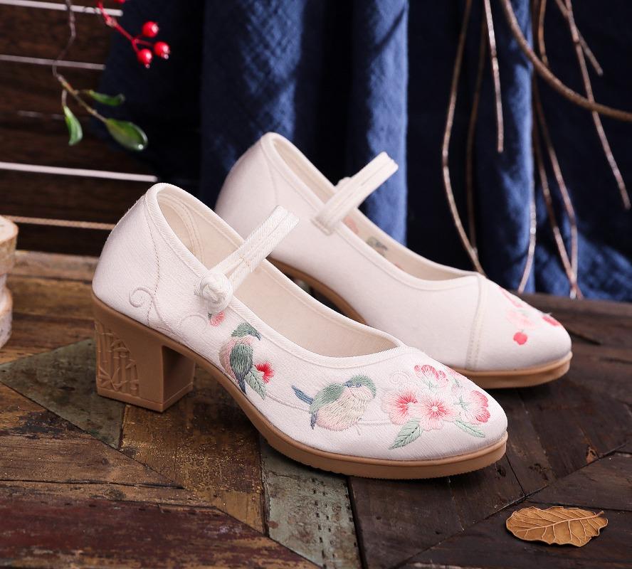 Maogu Tacco Quadrato Grosso Scarpe Nere con Tacco Alto da Donna Bocca Bassa 2024 Primavera Estate Nuovo Ricamo Cinese Scarpe di Stoffa Décolleté