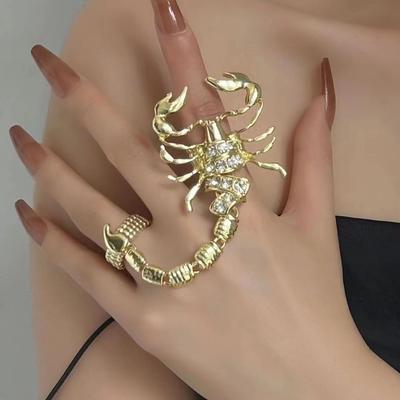 1Pc Exaggerated Scorpion Finger Bracelet for Women, Sweet and Cool, Spicy Style, New 3D Scorpion Bracelet with Micro-set Zircon.
