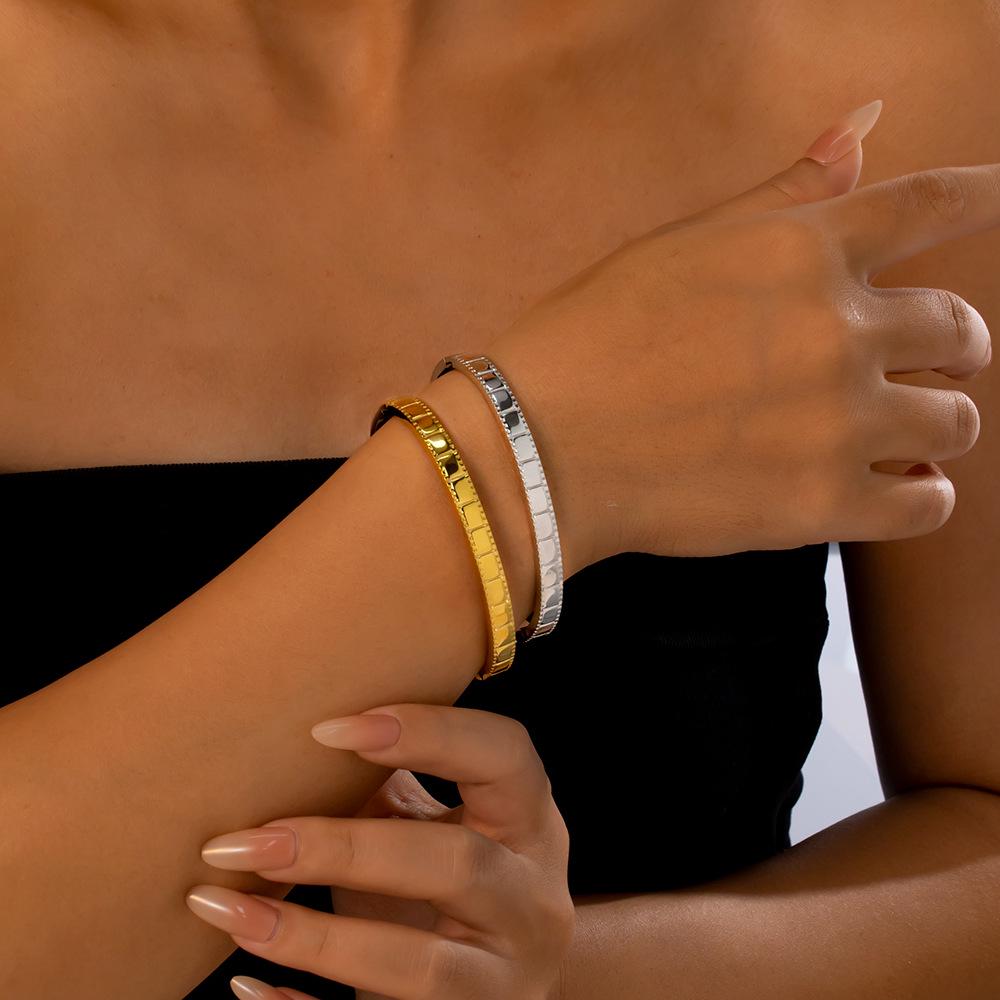 Exquisite Titanium Stainless Steel Bracelet with Irregular Inlaid Rhinestones - Starry Electroplated Design
