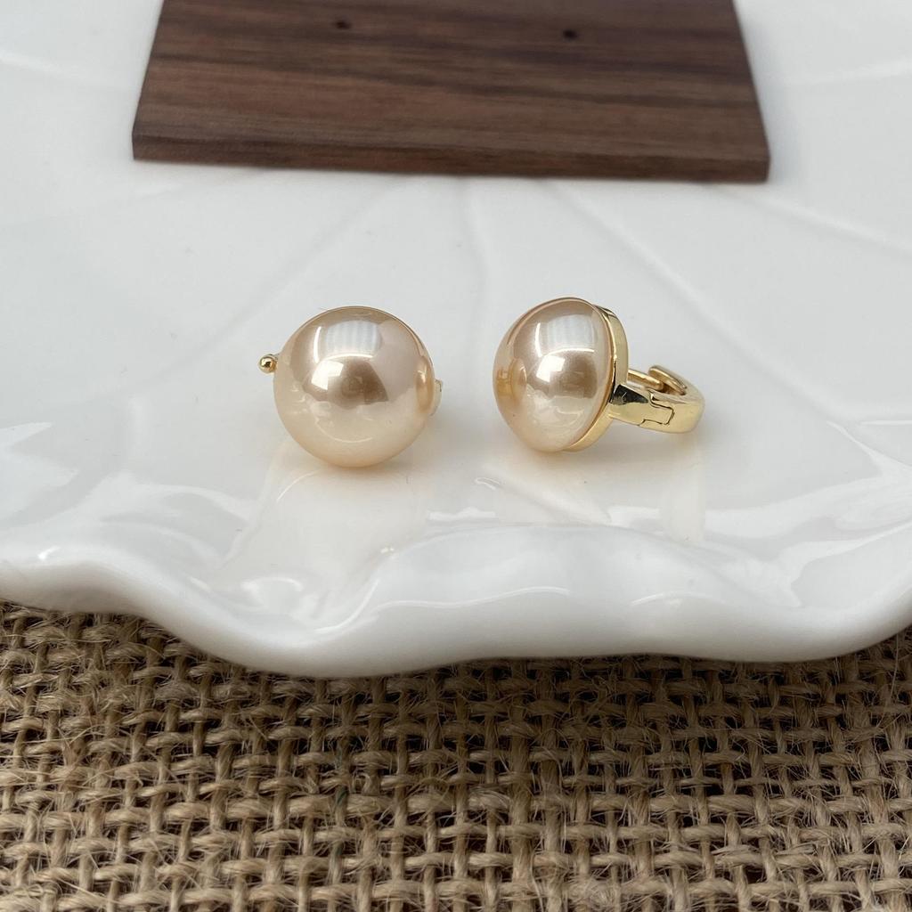 Elegant Pearl Earrings: S925 Silver, Light Luxury, Versatile