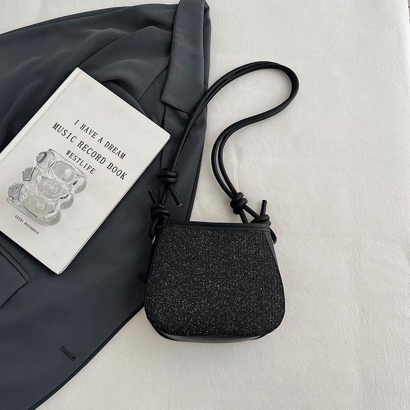 

Популярная в этом году сумка с нишевым дизайном 2025 года, новая женская сумка, летняя сумка-мессенджер в иностранном стиле, модная сумка через плечо чёрный