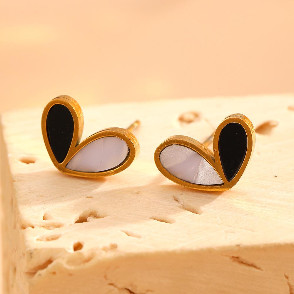 Black & White Asymmetrical Titanium Steel Heart Jewelry Set