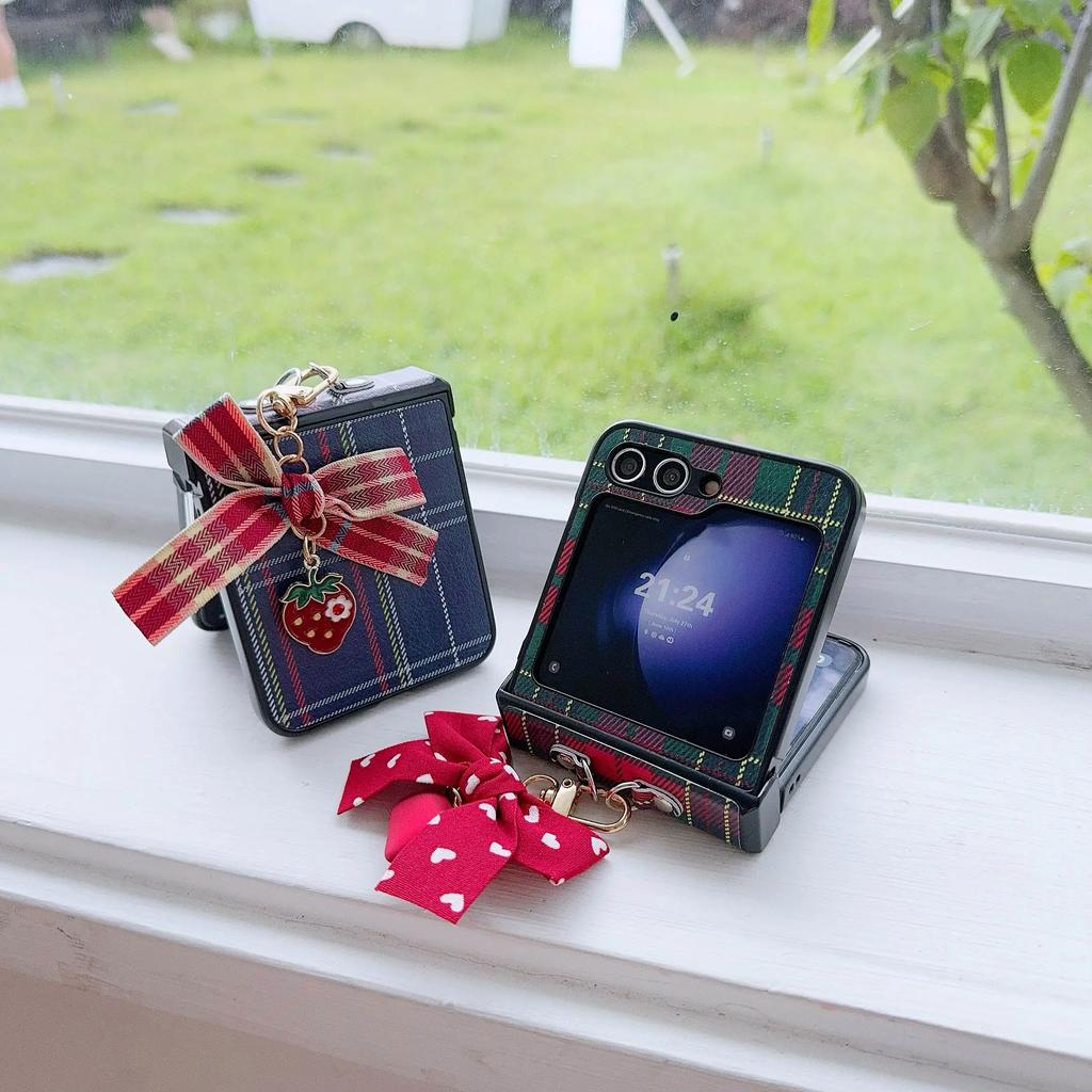Roztomilý kostkovaný PU kožený řemínek na zápěstí s mašličkou pouzdro na telefon pro Samsung Galaxy Z Flip 6 5 4 3 5G Ochrana pantu Nárazuvzdorný kryt